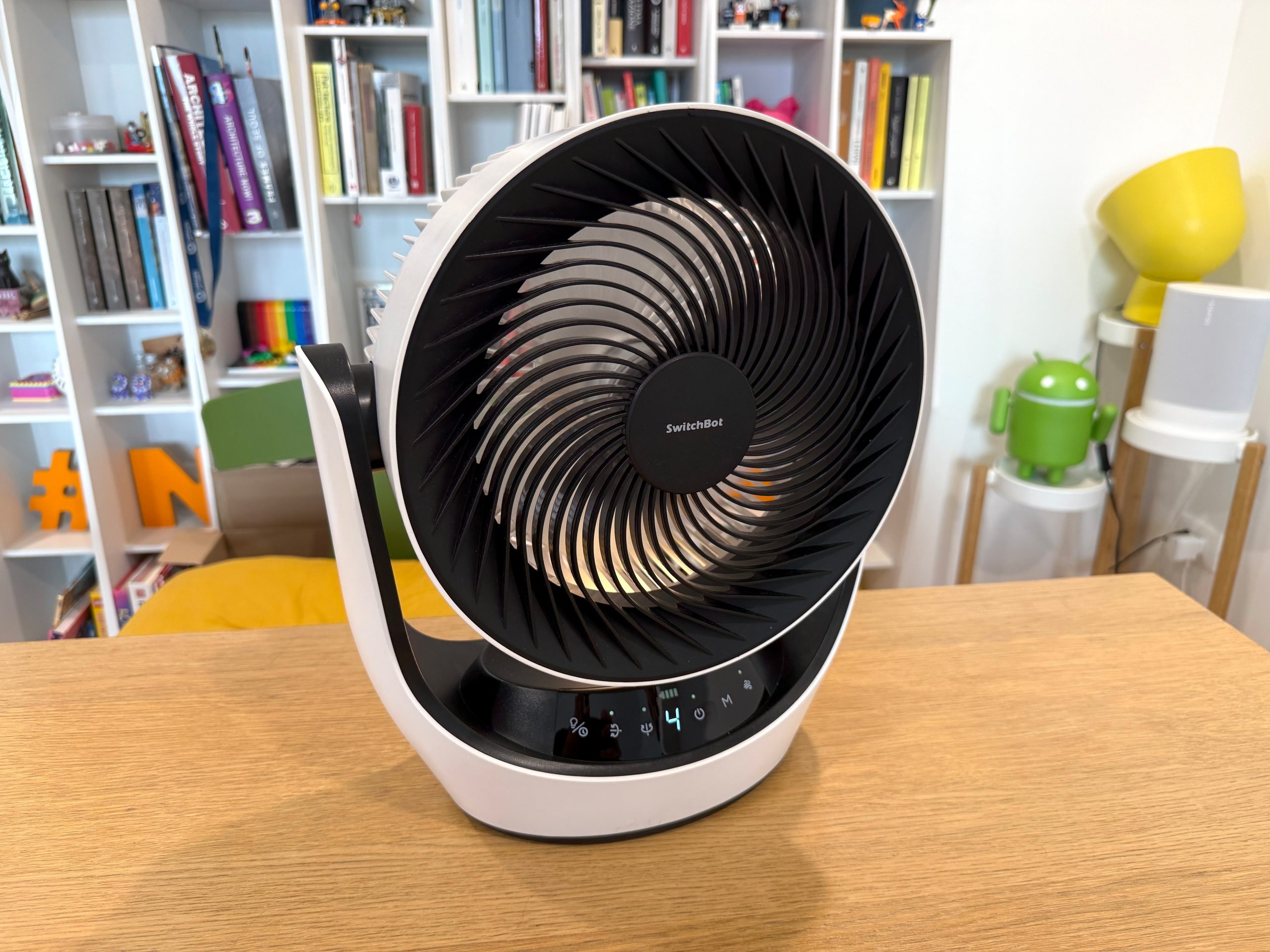 Abbiamo provato il ventilatore smart che ti svolta l’estate